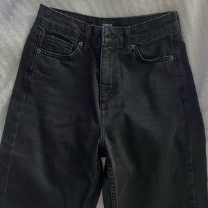 BDG black mom jeans size 25!